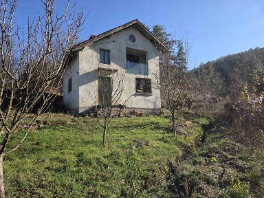 Самостоятелна къща гр. Кюстендил м. Гола Велика