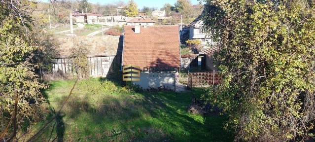 Къща в Шумен, област-с. Върбак площ 112 цена 55000