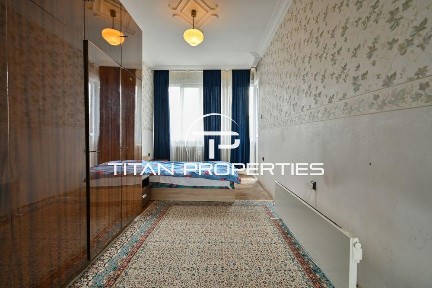 Многостаен, за продажба, Оборище