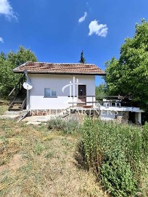 Малка Двуетажна Къща (Тип Бунгало) в с. Ярославци, Област Перник