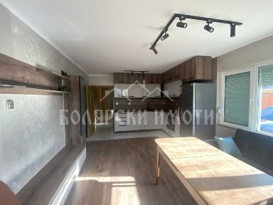 Тристаен апартамент с паркомясто в кв. Зона Б