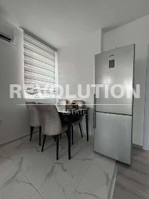 Тристаен апартамент в кв. Въстанически/ С ПАРКОМЯСТО!