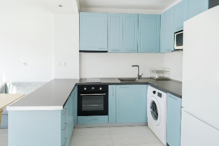 Светъл ТРИСТАЕН апартамент в кв. Каменица 1/ С ИНТЕРНЕТ И ТВ!