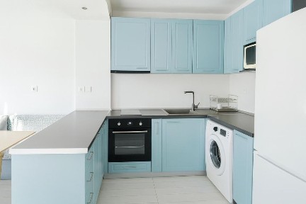 Светъл ТРИСТАЕН апартамент в кв. Каменица 1/ С ИНТЕРНЕТ И ТВ!