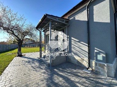 Едноетажна къща с двор в с. Гюльовца, обл. Бургас