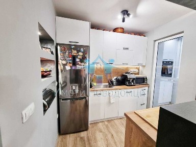 Тристаен, Шумен, Център