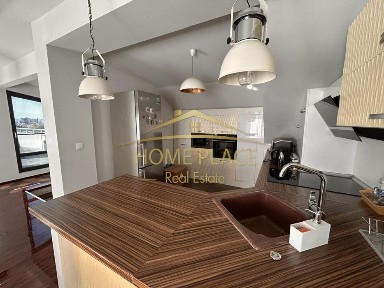 Ексклузивно! Тристаен Мезонет в района на Макдрайв.