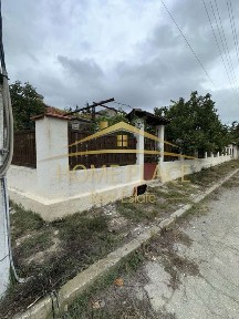 Къща с голям двор в с. Осеново, общ. Аксаково