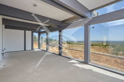 Двуетажна къща в с. Кошарица