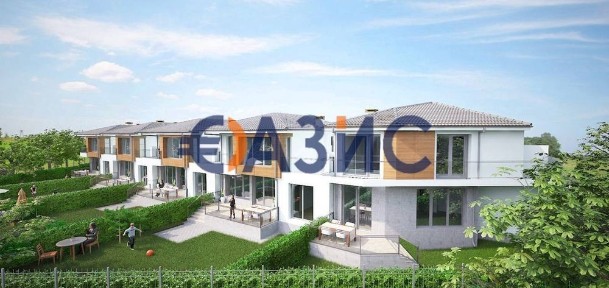 Двуетажна къща без такса поддръжка в комплекс 