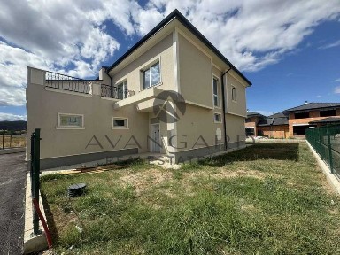 оф. 14450 ЛУКСОЗНИ Къщи Първенец