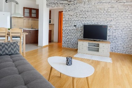 Светъл ТРИСТАЕН апартамент в жк. Тракия