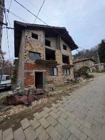 Ексклузивно! Масивна триетажна къща - село Брестовица