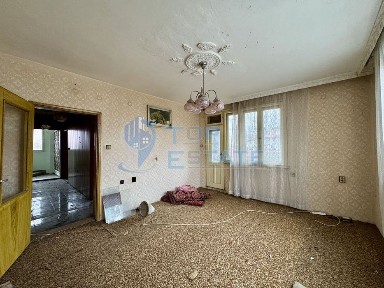 Етаж от къща с гараж в град Павликени, област Велико Търново