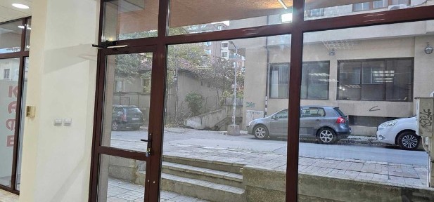 Търговско помещение под наем, кв. Левски