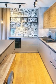 Луксозен ТРИСТАЕН апартамент в района на Центъра