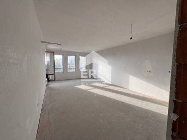 Тристаен апартамент за продажба - Св. св. Константин и Елена, Варна