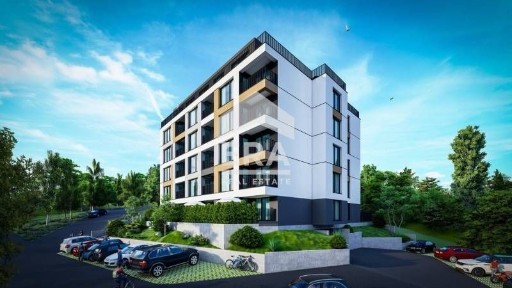 Тристаен апартамент с прилежащ двор за продажба с горска панорама в но