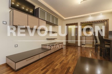 Тристаен апартамент в района на Базар Левски!