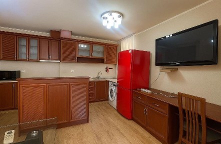 Тристаен апартамент в района на Цветен квартал!