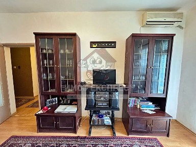 Многостаен апартамент, с изба, до планината, кв. Изток