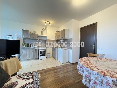 Обзаведен двустаен апартамент с паркомясто в к-с 