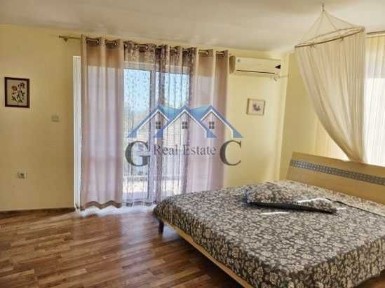 Къща за две семейства 198м2, 2 гаража, 268000 евро, Ален мак