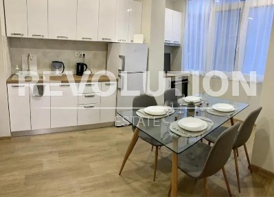 Тристаен апартамент в района на Базар Левски!