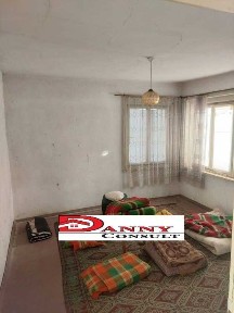 Двуетажна къща с двор и кладенец - с. Караисен