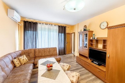 Тристаен апартамент под наем в кв. Изгрев