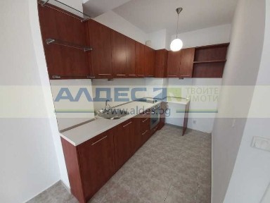 Просторен, светъл, непреходен, необзаведен двустаен ап. в Дианабад!