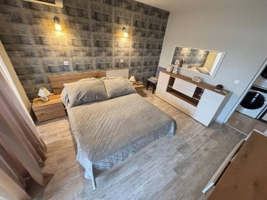 Двуетажна къща с двор басейн и АКТ 16 в кв. Рудник