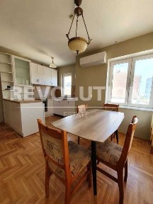 Светъл двустаен апартамент в жк. Левски