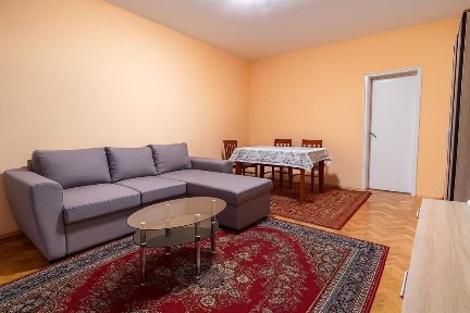 Двустаен апартамент в района на Центъра/ С ПАРКОМЯСТО!