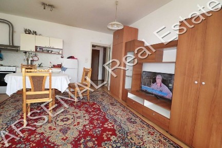 Двустаен апартамент под наем, Стрелбище