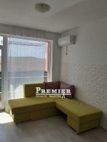 Предлагаме за продажба студио на трети етаж с балкон