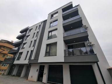 Тристаен апартамент в нова сграда в широк център на гр. Благоевград