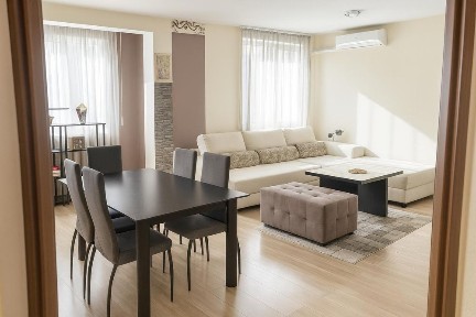 Просторен ТРИСТАЕН апартамент в кв. Въстанически