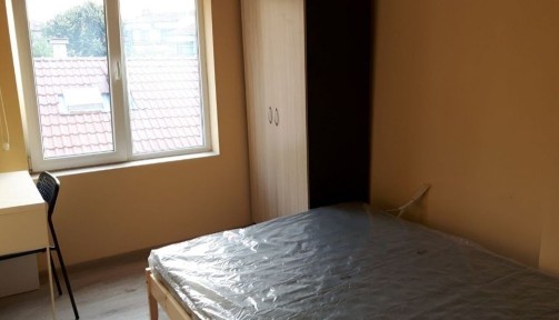 Обзаведена стая със самостоятелна баня и тераса в Лозенец до метро