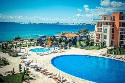 Напълно обзаведен апартамент с 2 спални и панорамна морска гледка в