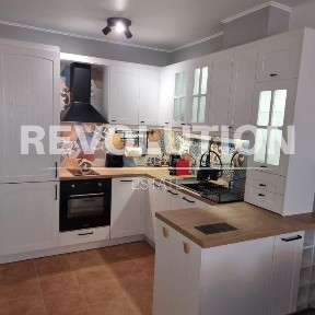 Двустаен апартамент в района на Базар Левски!