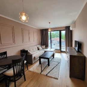 Луксозен ДВУСТАЕН апартамент в района на Центъра