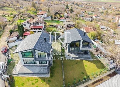 Къща в Добрич, област-с. Кранево площ 300 цена 480000