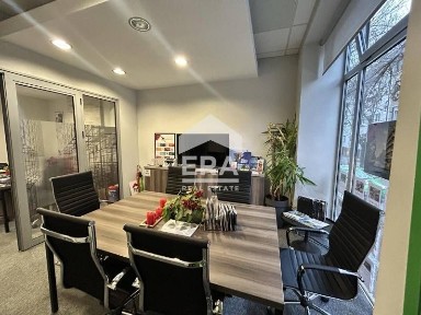 Партерен офис под наем с паркомясто в района на Петте кьошета, бул. Пр