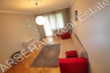 Тристаен апартамент под наем в Центъра