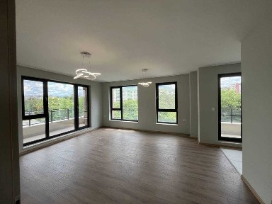 Тристаен апартамент кв. Христо Смирненски