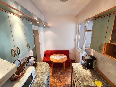 Двустаен тухлен апартамент - Пазара