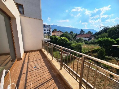 Продава тристаен апартамент с Акт 16