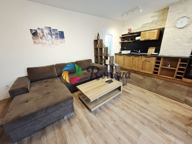 Отлично обзаведен двустаен апартамент в центъра на кв. Аспарухово