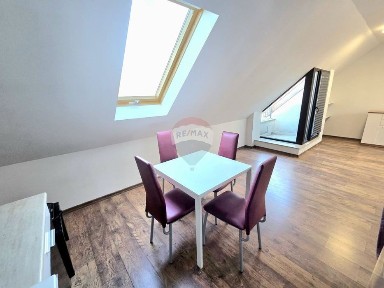 Двустаен апартамент под наем, Лятно кино Тракия НК4350